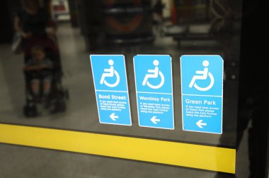 Erişim bilgilerini devre dışı kılabilir Londra metrosu metro su altı İngiltere