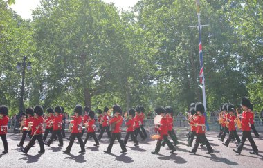 Londra İngiltere - 1 Haziran 2019: Buckingham sarayı kraliyet geçit töreni Londra İngiltere