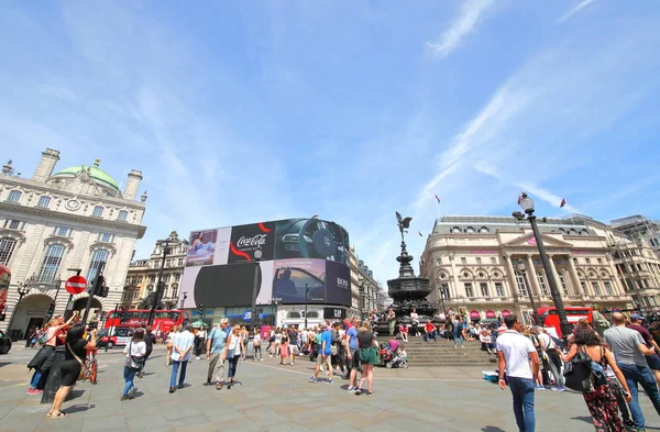 Londres Inglaterra Junio 2019 Personas Identificadas Visitan Piccadilly Circus London — Foto de Stock