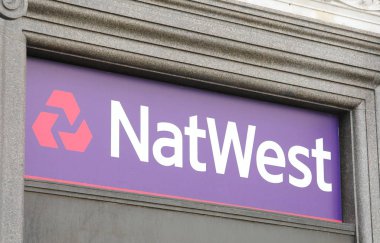 Londra İngiltere - 1 Haziran 2019: Natwest bankası İngiltere işareti