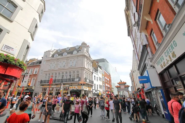 Londra Inghilterra Giugno 2019 Persone Non Identificate Visitano Chinatown Soho — Foto Stock