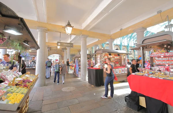 Londen Engeland Juni 2019 Ongeïdentificeerde Mensen Bezoeken Covent Garden Market — Stockfoto