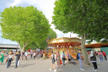Londra İngiltere - 2 Haziran 2019: Kimliği belirsiz kişiler Southbank nehir ön bölgesi Londra İngiltere'yi ziyaret etti.