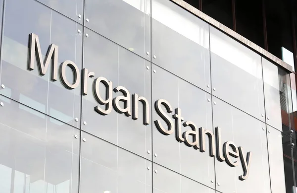 Londra İngiltere - 2 Haziran 2019: Morgan Stanley şirket işareti
