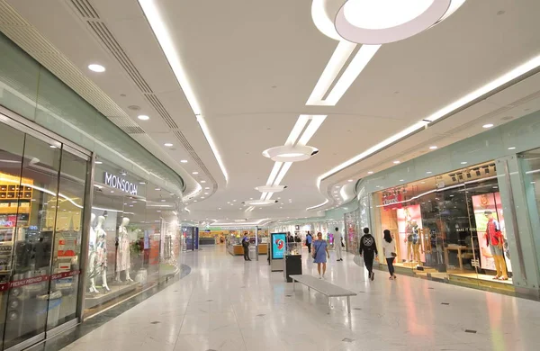 Londres Inglaterra Junio 2019 Personas Identificadas Visitan Centro Comercial Canada —  Fotos de Stock