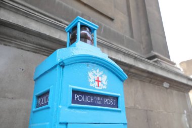 Londra İngiltere - 2 Haziran 2019: Tarihi Polis kamu arama sonrası Londra İngiltere