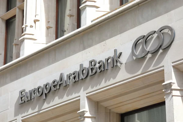 Londra İngiltere - 2 Haziran 2019: Avrupa Arap Bankası şirket logosu.