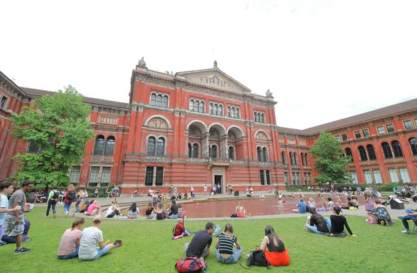 Londres Inglaterra Junio 2019 Personas Identificadas Visitan Museo Victoria Albert — Foto de Stock