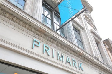 Londra İngiltere - 3 Haziran 2019: Primark alışveriş merkezi Londra İngiltere