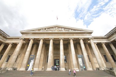 Londra İngiltere - 3 Haziran 2019: Kimliği belirsiz kişiler British Museum London Uk'i ziyaret etti
