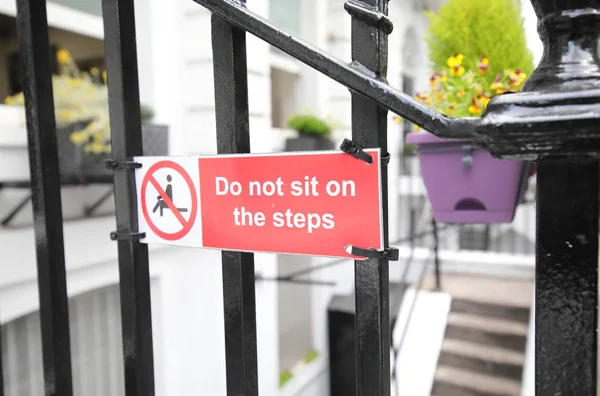 Non Sedersi Sui Gradini Segno Londra Italia — Foto Stock