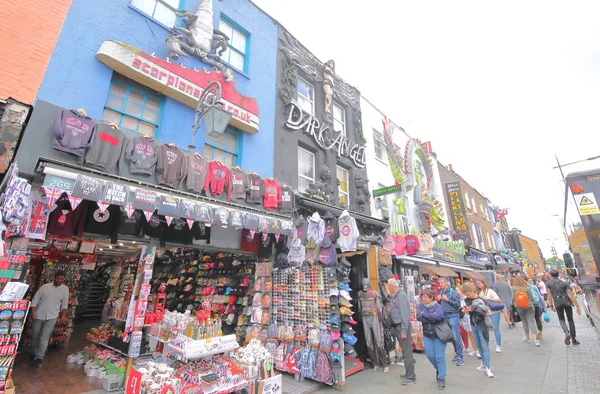 Londra Inghilterra Giugno 2019 Persone Non Identificate Visitano Mercato Camden — Foto Stock