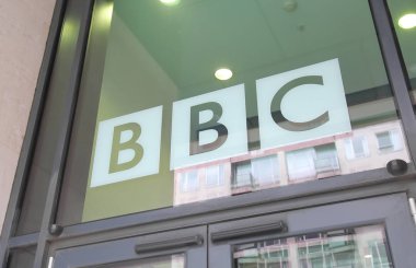 Londra İngiltere - 3 Haziran 2019: Bbc British Broadcasting Corporation ofisi Londra İngiltere