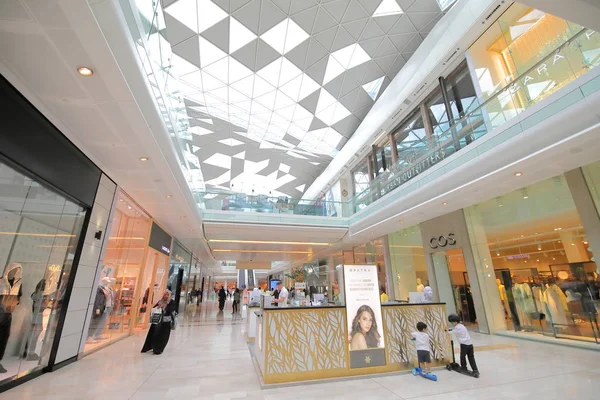 Londres Inglaterra Junio 2019 Personas Identificadas Visitan Centro Comercial Westfield —  Fotos de Stock