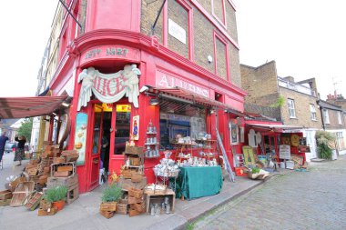 Londra İngiltere - 4 Haziran 2019: Tanımlanamayan kişiler Portobello Yolu Antikacısı Londra Uk 'u ziyaret etti