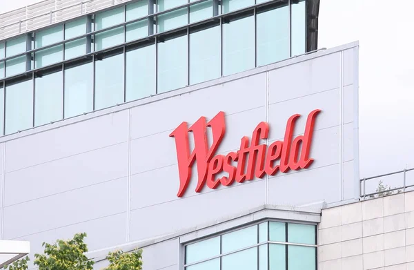 Londra İngiltere - 4 Haziran 2019: Westfield alışveriş merkezi Londra İngiltere