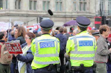 Londra İngiltere - 4 Haziran 2019: Donald Trump Londra İngiltere'ye karşı polis memuru kontrol protestosu