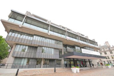 Londra İngiltere - 4 Haziran 2019: Kimliği belirsiz kişiler Queen Elizabeth Ii merkezini ziyaret etti Londra İngiltere