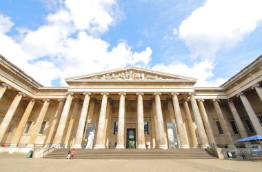 Londra İngiltere - 5 Haziran 2019: Kimliği belirsiz kişiler British Museum London Uk'i ziyaret etti