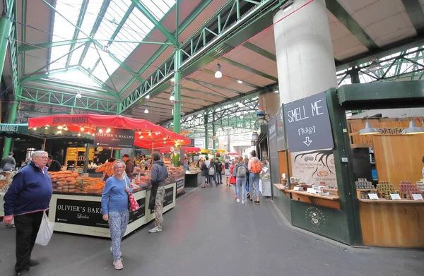 Londra Inghilterra Giugno 2019 Persone Non Identificate Visitano Borough Market — Foto Stock