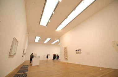 Londra İngiltere - 5 Haziran 2019: Kimliği belirsiz kişiler Tate modern müzesi London Uk'i ziyaret etti