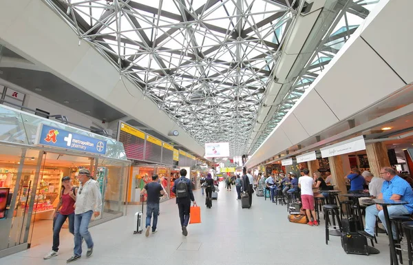 Berlín Alemania Junio 2019 Personas Identificadas Viajan Aeropuerto Berlín Tegel —  Fotos de Stock