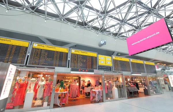 Berlín Alemania Junio 2019 Personas Identificadas Viajan Aeropuerto Berlín Tegel —  Fotos de Stock