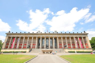 Berlin Almanya - 7 Haziran 2019: Kimliği belirsiz kişiler Berlin Almanya'daki Altes müzesini ziyaret etti