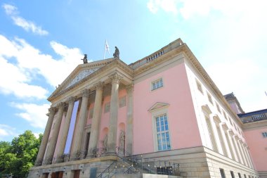 Berlin Almanya Devlet Opera binası