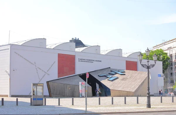 Berlin Almanya - 7 Haziran 2019: Kimliği belirsiz kişiler W Michael Blumenthal Academy Berlin Almanya'yı ziyaret etti