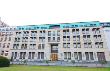 Berlin Almanya - 8 Haziran 2019: Allianz Forum ofis binası Berlin Almanya