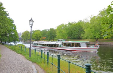 Spree nehir cruise tekne Berlin Almanya