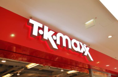 Berlin Almanya - 8 Haziran 2019: Tk Maxx giyim mağazası tabelası