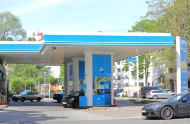 Berlin Almanya - 9 Haziran 2019: Aral benzin istasyonu Berlin Almanya