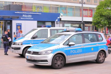 Berlin Almanya - 10 Haziran 2019: Alexanderplatz meydanında Berlin Almanya polis karakolu