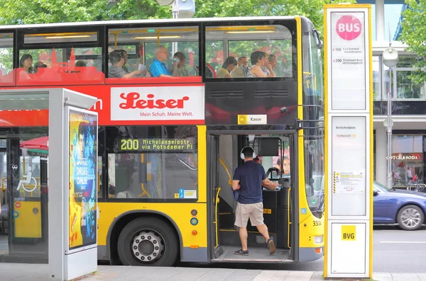 Berlín Alemania Junio 2019 Personas Identificadas Viajan Autobús Centro Berlín — Foto de Stock