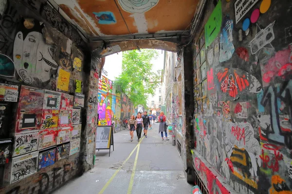 Berlin Deutschland Juni 2019 Unbekannte Besuchen Den Hackeschen Markt Street — Stockfoto