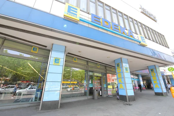 Berlin Németország Június 2019 Azonosítatlan Ember Látogat Edeka Szupermarket Németország — Stock Fotó