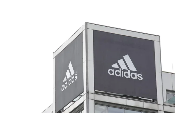 Berlin Jermany June 2019 Logo Perusahaan Adidas — Stok Foto