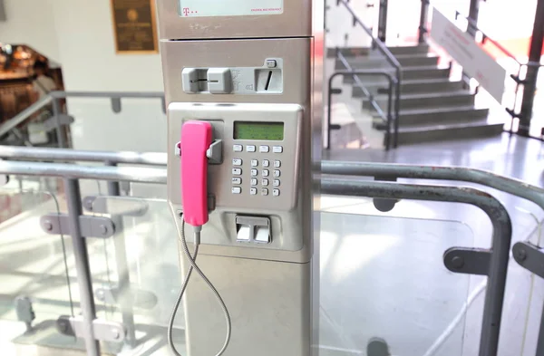 Berlin Tyskland Juni 2019 Mobile Public Pay Telefon Tegel Airport — Stockfoto