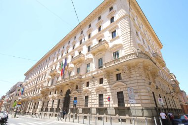 Roma İtalya - 13 Haziran 2019: Kimliği belirsiz kişiler İtalya'nın Stato Maggiore Roma Savunma Bakanlığı Merkez kütüphanesini ziyaret etti