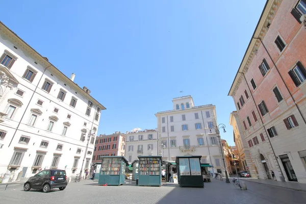 Rom Italien Juni 2019 Oidentifierade Människor Besöker Piazza Borghese Rom — Stockfoto