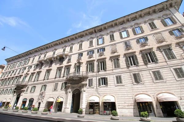 Roma Italia Junio 2019 Personas Identificadas Visitan Calle Comercial Del —  Fotos de Stock