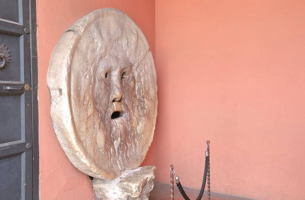 Рот правды Рим Италия
