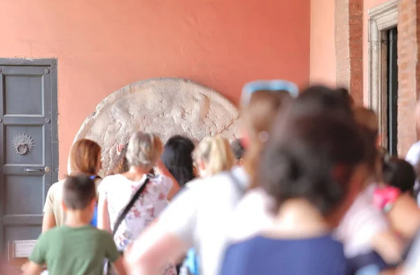 Lange Schlange Vor Dem Mund Der Wahrheit Italien — Stockfoto