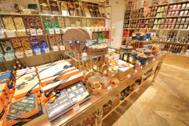 Roma İtalya - 15 Haziran 2019: Venchi gurme çikolata dükkanı Roma İtalya