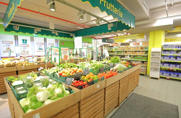 Roma Itália Junho 2019 Exposição Vegetais Supermercado Todis Roma Itália — Fotografia de Stock