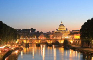 Tiber nehri St Peters bazilika cityscape Roma İtalya