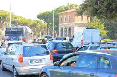 Roma İtalya - 17 Haziran 2019: Trafik sıkışıklığı Şehir Roma İtalya
