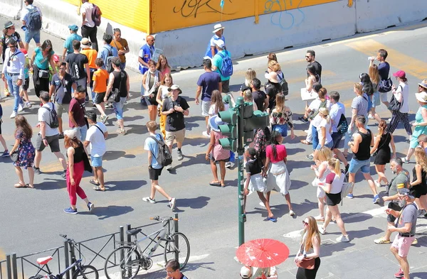 Roma Italia Junio 2019 Gente Identificada Pasea Por Calles Coliseo — Foto de Stock